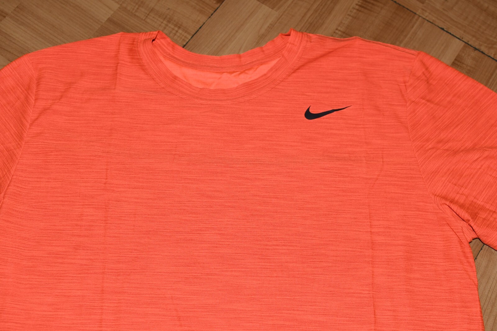 NIKE DRI-FIT BREATHE SHORT SLEEVE MENS TRAINING SHIRT- MENS sz LARGE gallery