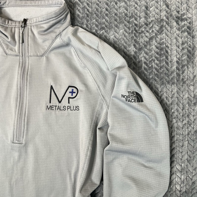 The North Face 1/4 Zip Pullover Mens Medium Gray Grid Fleece Company Logo gallery