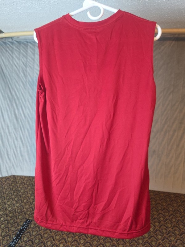 Reebok Sleeveless Red and Gray Tank Top Youth Size XL Playdry (18-20) Pre-owned gallery