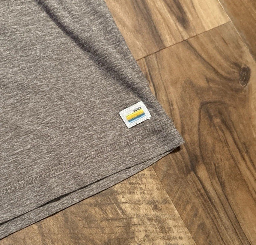 Men’s Vuori Strato Performance Shirt Short Sleeve Gray Size Large Workout🔥 gallery