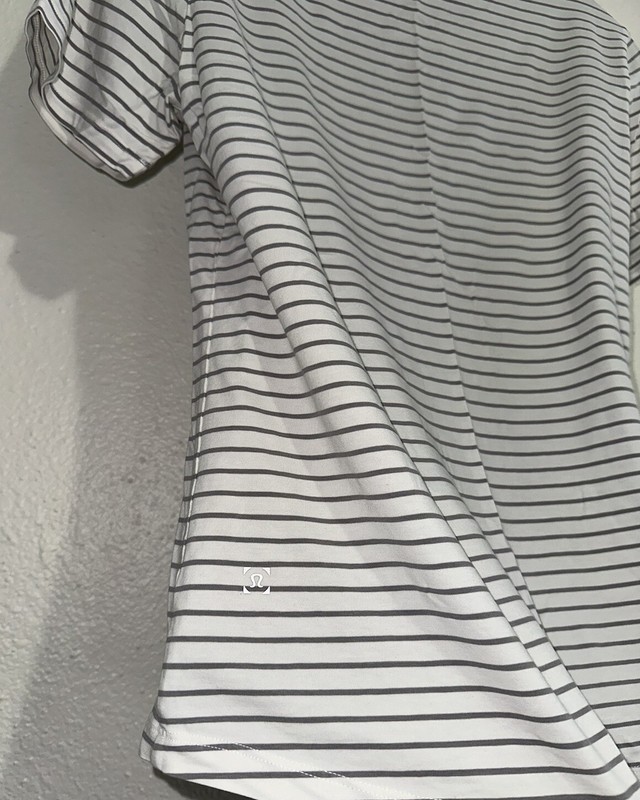 Men's Lululemon 5 Year Tee Raven Stripe White Light Cast Gray Size Large gallery