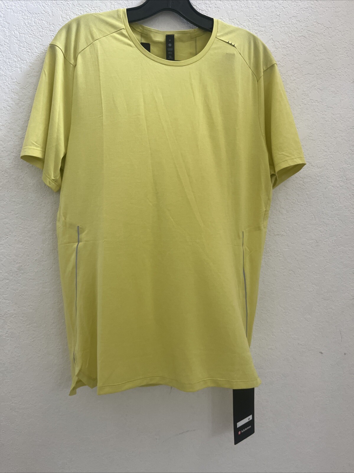Lululemon Slim Fit Quickly Dry Short Sleeve (medium) gallery