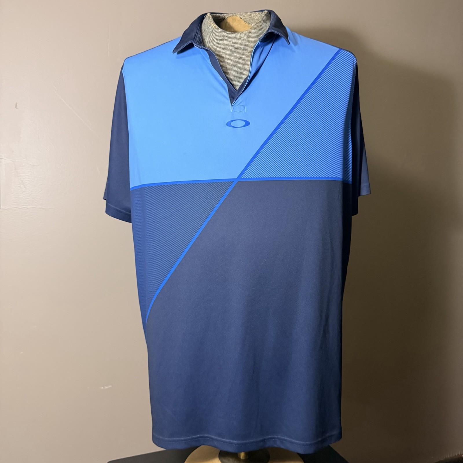 Oakley Hydrolix Men's XL Blue Colorblock Regular Fit Moisture Wicking Golf Polo gallery