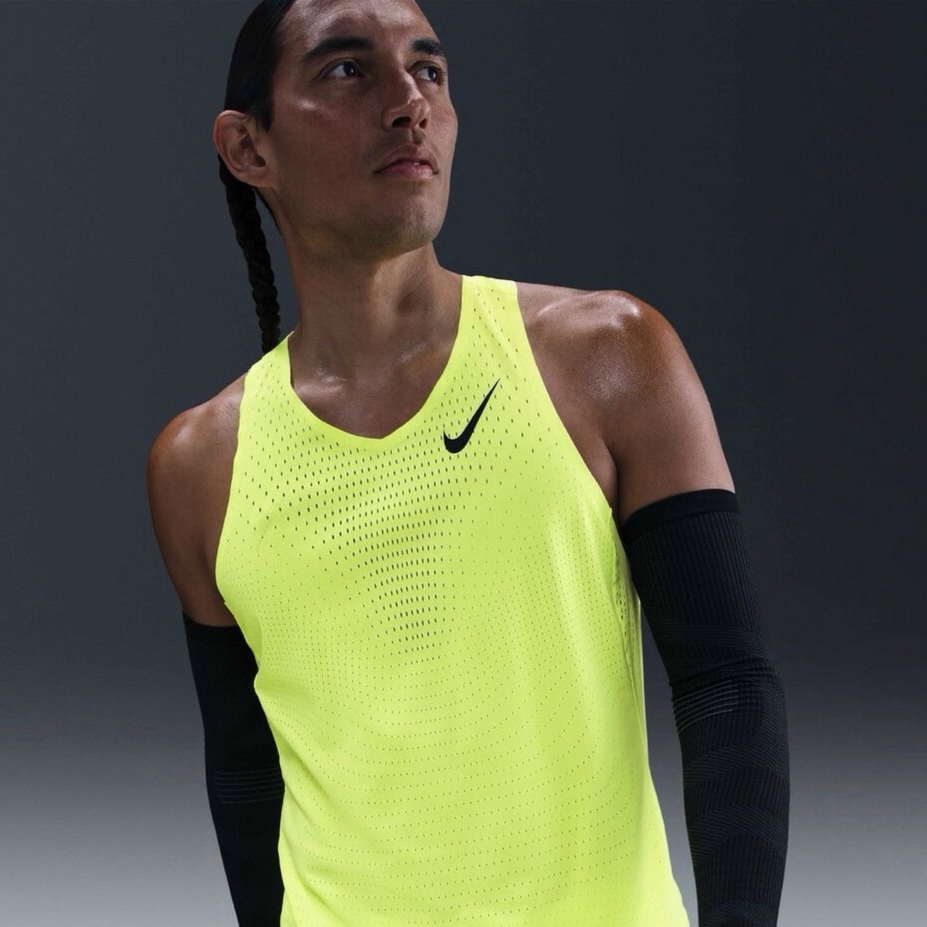 Nike AeroSwift Men's Dri-FIT ADV Running Vest FN4231-702 gallery