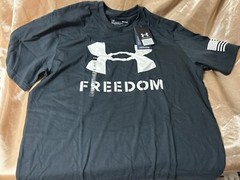 UNDER ARMOUR FREEDOM Military MEDIUM Loose Pullover Short-Sleeve Black T-Shirt