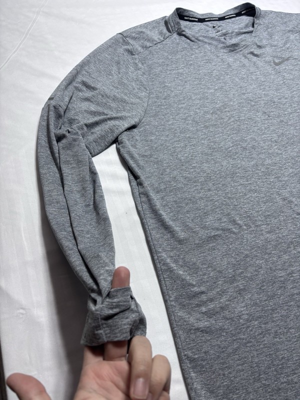 Nike Shirt Mens XL Gray Pullover Element Running Workout Gym Thumbhole Logo gallery