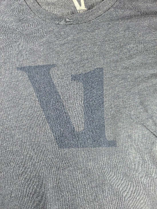 Vuori Men’s Tradewind Performance Shirt Gray Logo Gym Size Large gallery