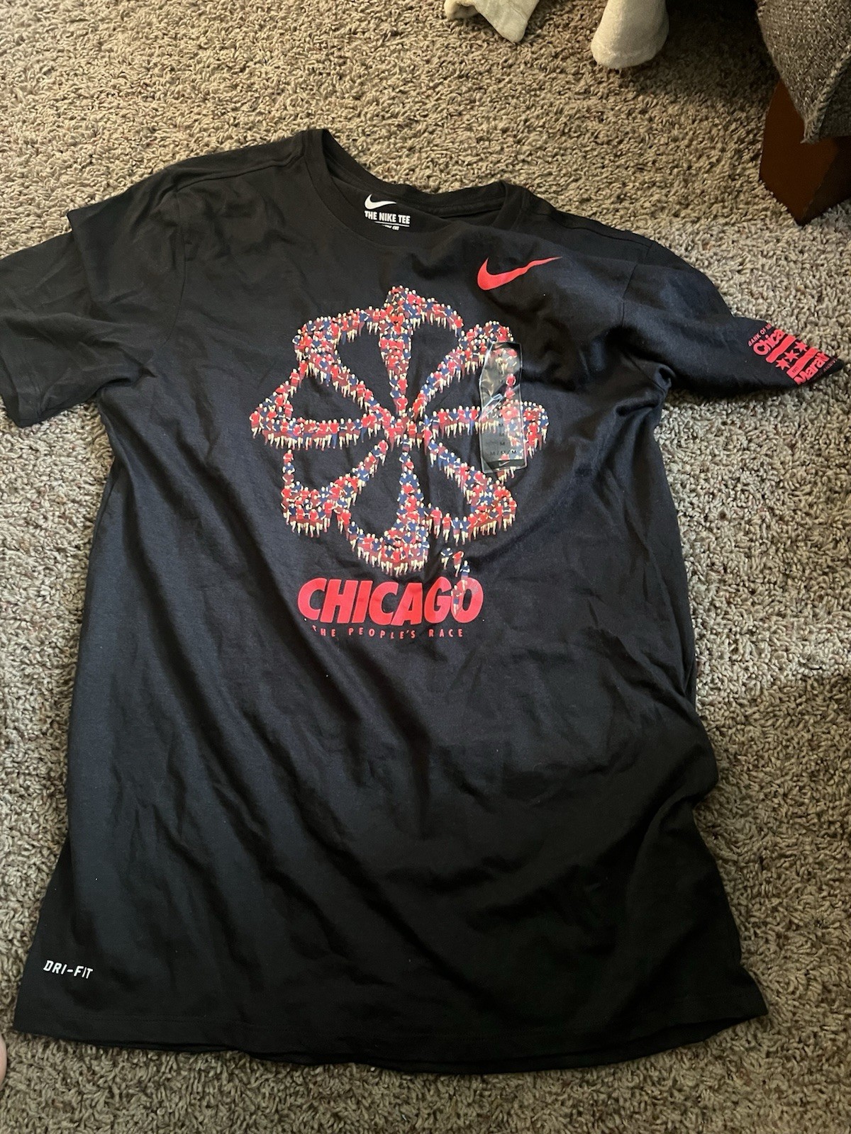Mens 2017 Nike Chicago Marathon Short Sleeve (921387 010) Size Medium gallery