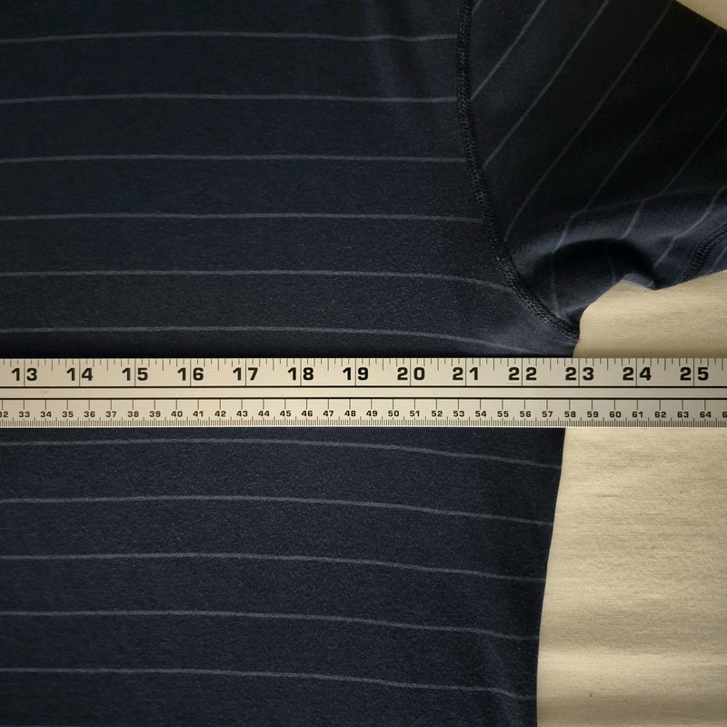 Lululemon 5 Year Basic T Vitasea Fabric Size XL Striped Navy Athleisure gallery