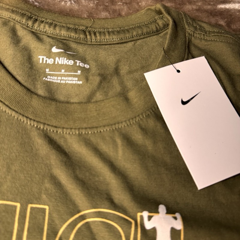 NIKE Sportswear Just Do It Work-Out Tee Mens Olive Green Shirt Medium FQ3899-222 gallery