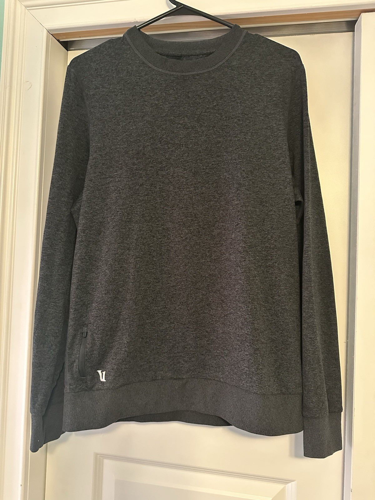 VUORI Ponto Performance Crew Sz XL Charcoal Heather Dreamknit 4 Way Stretch EUC! gallery