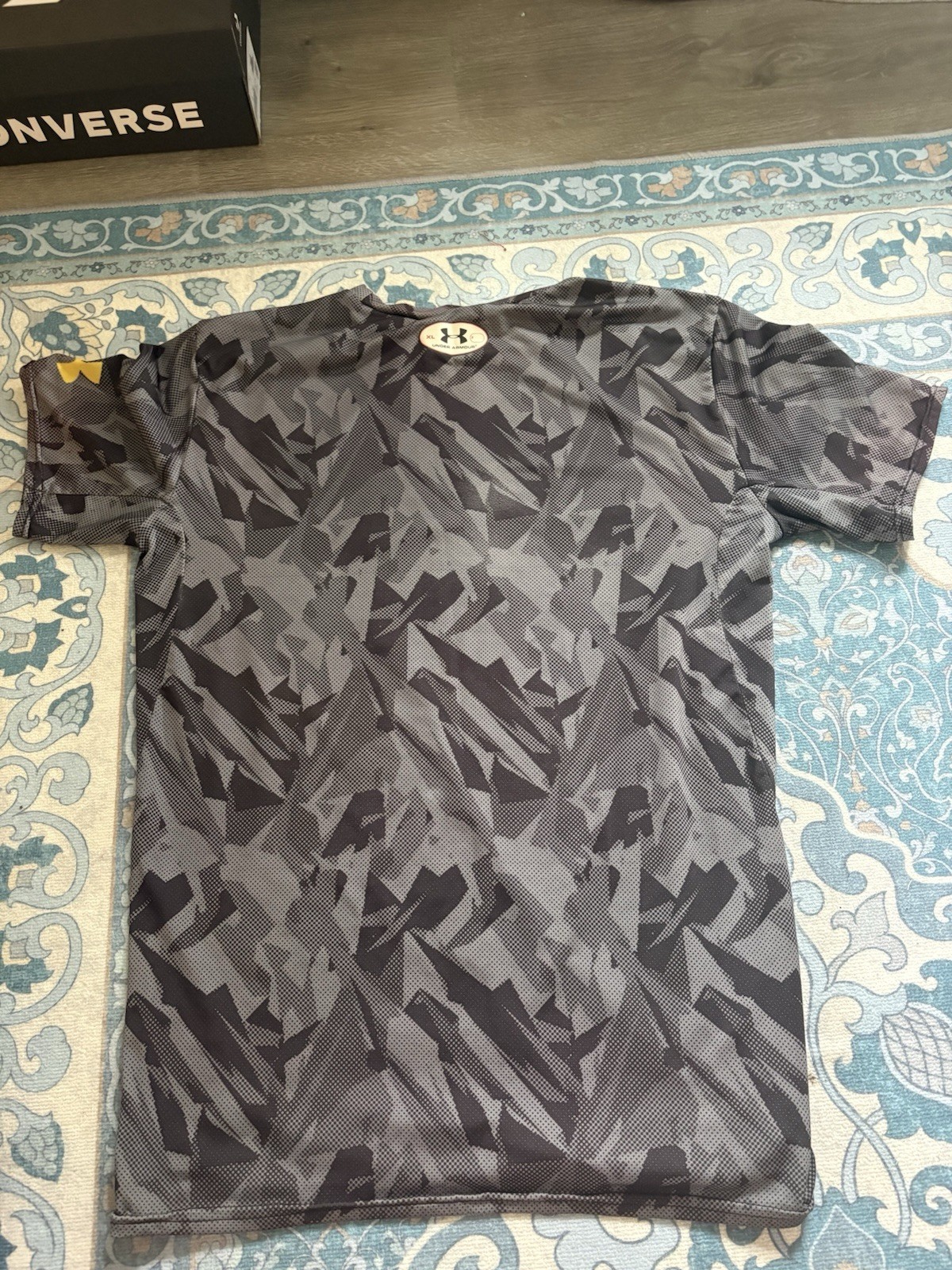 Under Armour HeatGear Batman Compression T-Shirt XL Gray Camo Crew Short Sleeve gallery