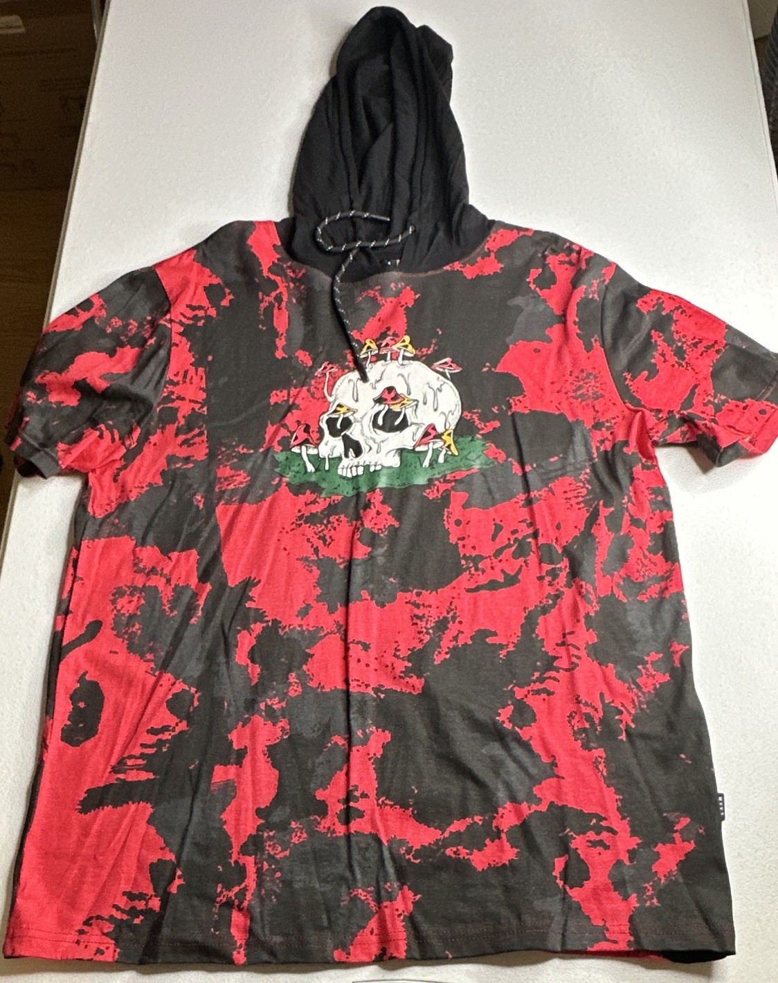 Men’s Hooded Pullover T-Shirt L Red/Black Camo Skull Graphic Short Sleeve gallery