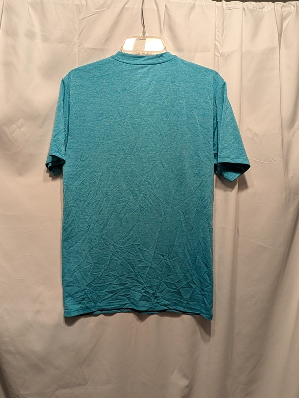 Lot of five Everlast Sport Wicking tees. All but one has the Everlast logo on... gallery