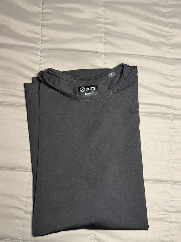 Cuts AO Curve-Hem Tee Small Black gallery