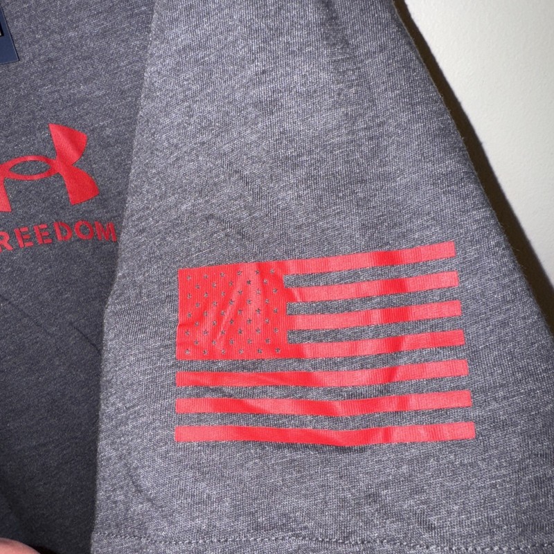 Under Armour Freedom Loose Fit Graphic T-Shirt Mens Large Gray Crew Active Tee gallery