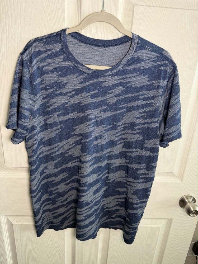 Lululemon Metal Vent Tech Shirt Men’s Blue Camo Breathe Short Sleeve Large