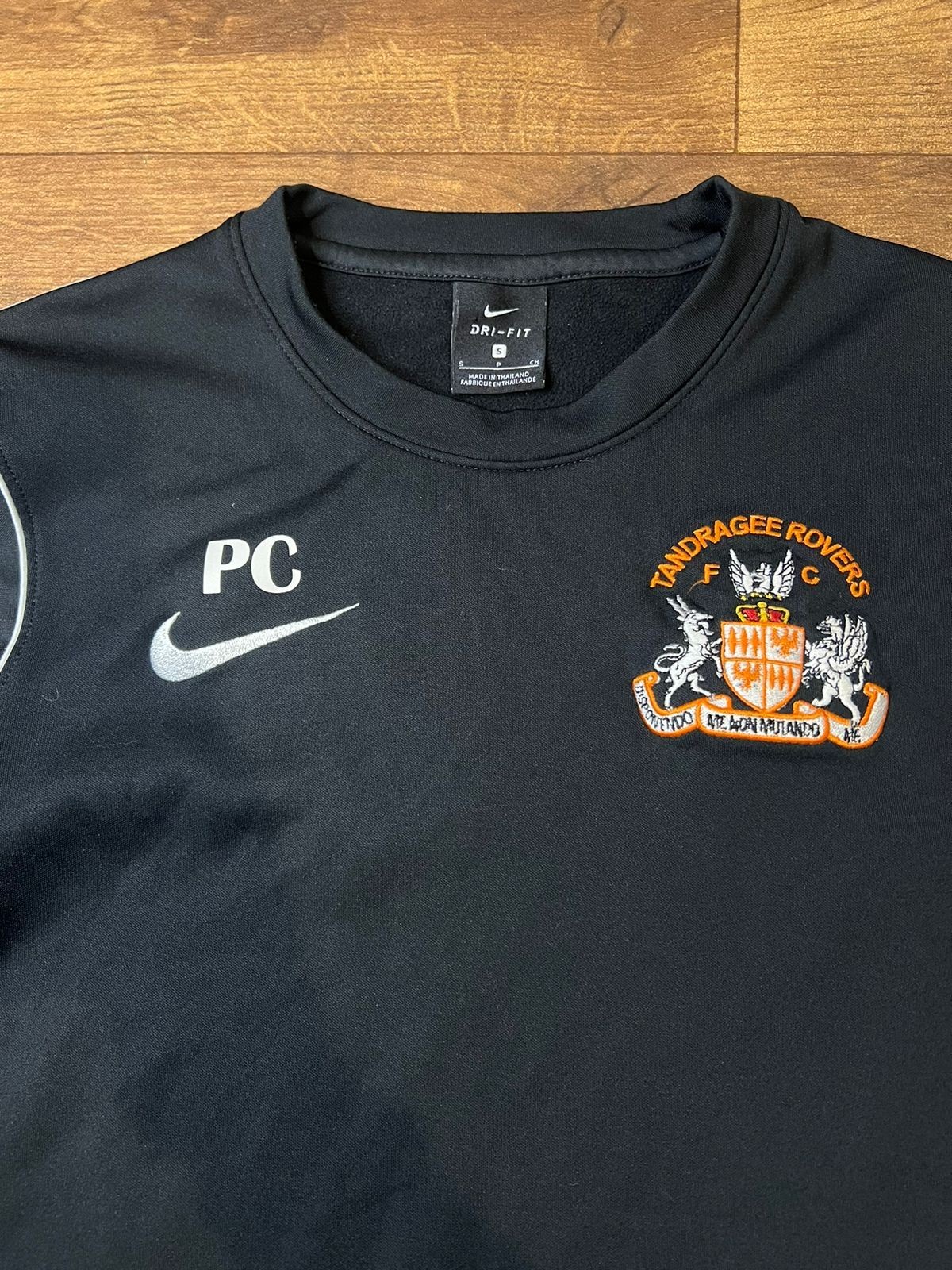 Nike Dri-Fit Tandragee Rovers FC Training Top Black Long Sleeve Size S Football gallery
