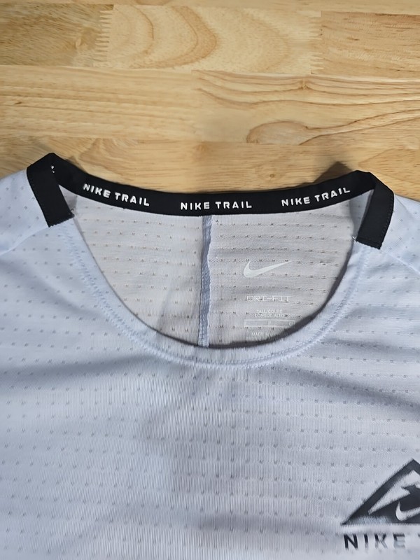 NIKE TRAIL RISE SOLAR CHASE Tee DRI FIT RUNNING TOP Small Tall DV9305-085 Gray gallery