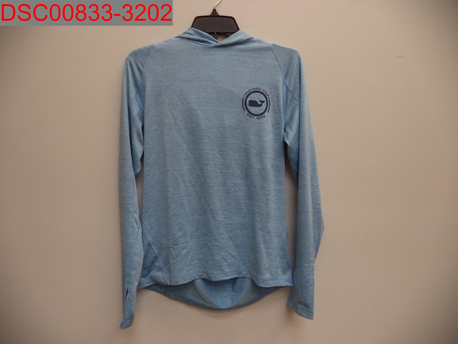 Vineyard Vines Men Blue Logo Fishing LongSleeve Performance Harbor Hoodie Tee XS gallery