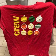 McDonald’s Employees Only Christmas 2021 Shirt Size XL
