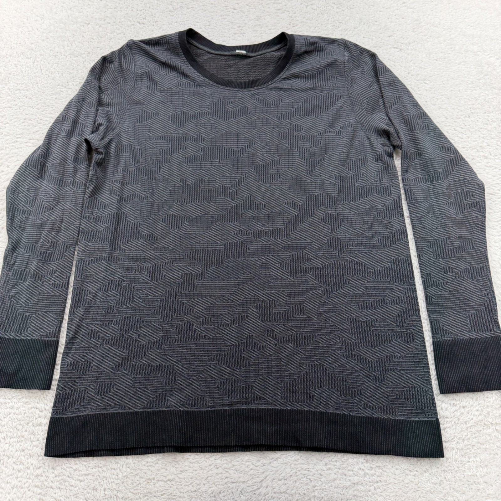 Lululemon Mens Long Sleeve Geometric Print Athletic Crew Neck Top Camo Black M gallery