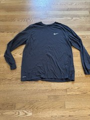 The Nike Tee Dri Fit Men’s Long Sleeve Shirt Size XXL Charcoal Black Activewear