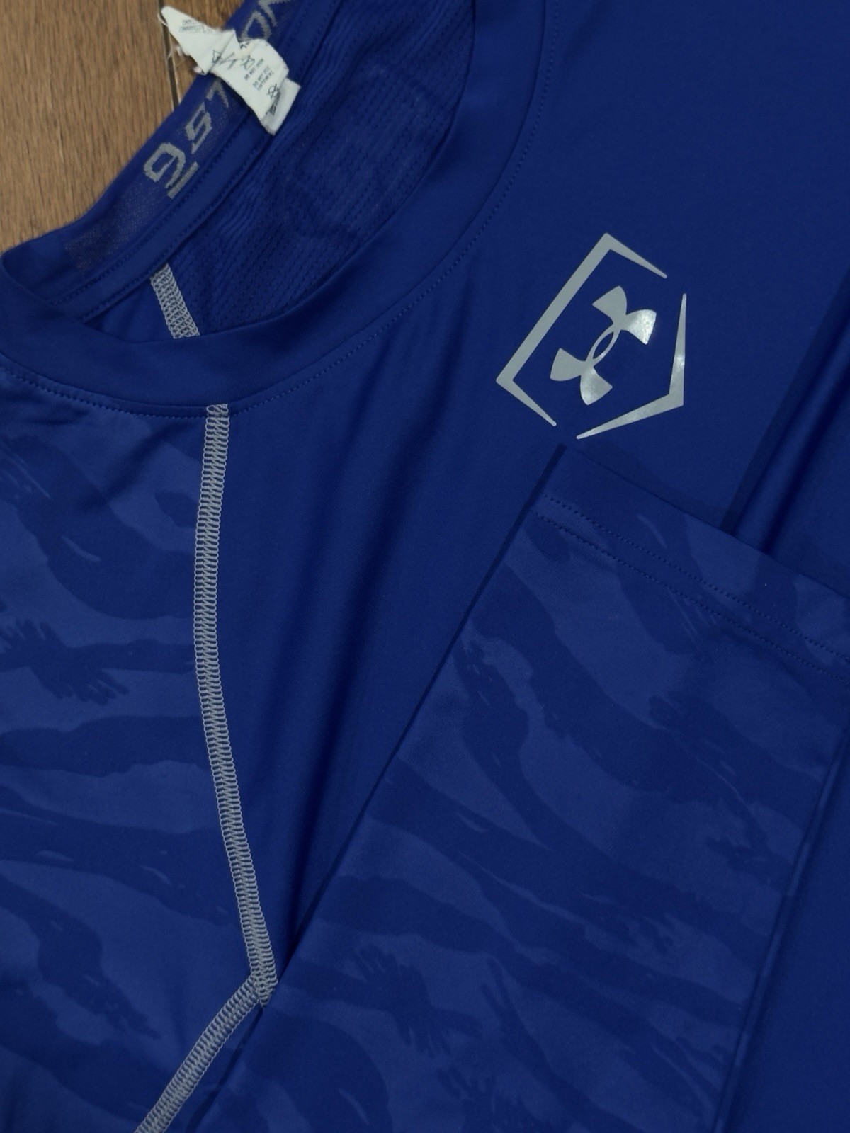 Men’s Under Armour 9 Strong Heat Gear Shirt Size Large gallery