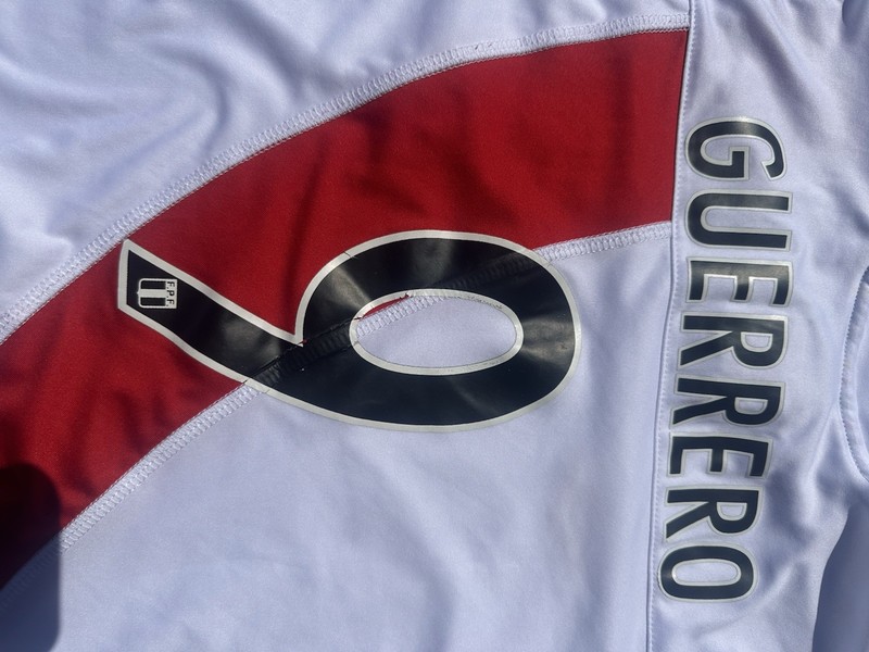 Peru-FPF- 2014 World Cup Qualifier Jersey #9 Guerrero Tailored By Umbro Size 14 gallery