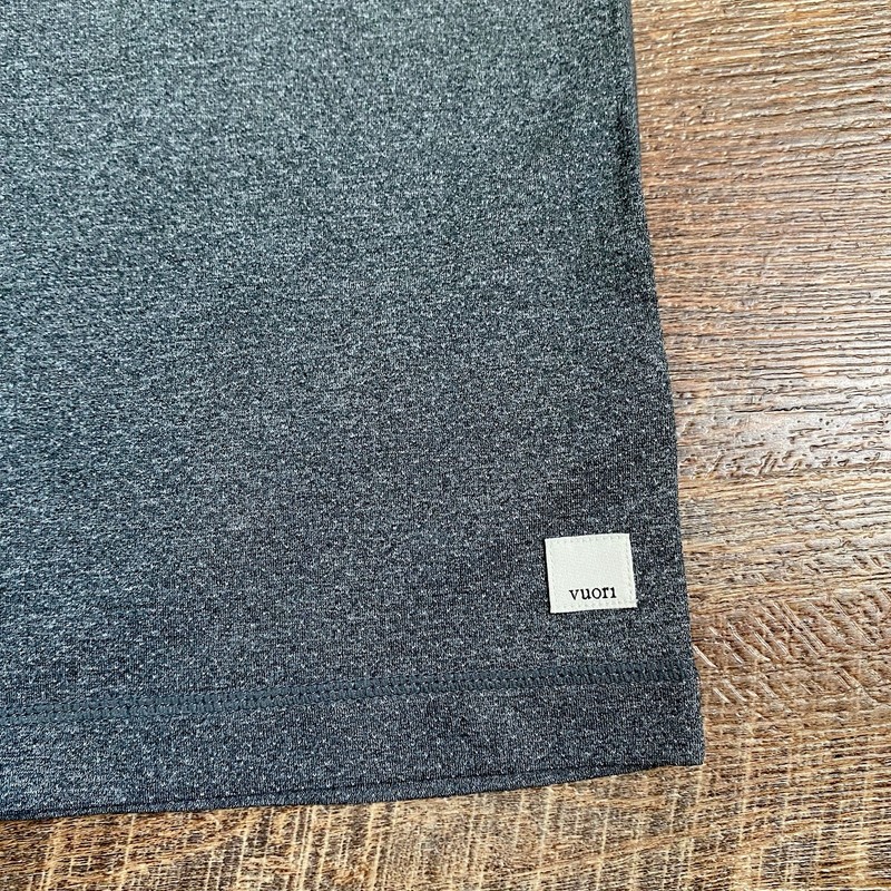 Vuori Tradewind Perofrmance Stretch Pocket Shirt Gym Men's XL Charcoal Gray V109 gallery