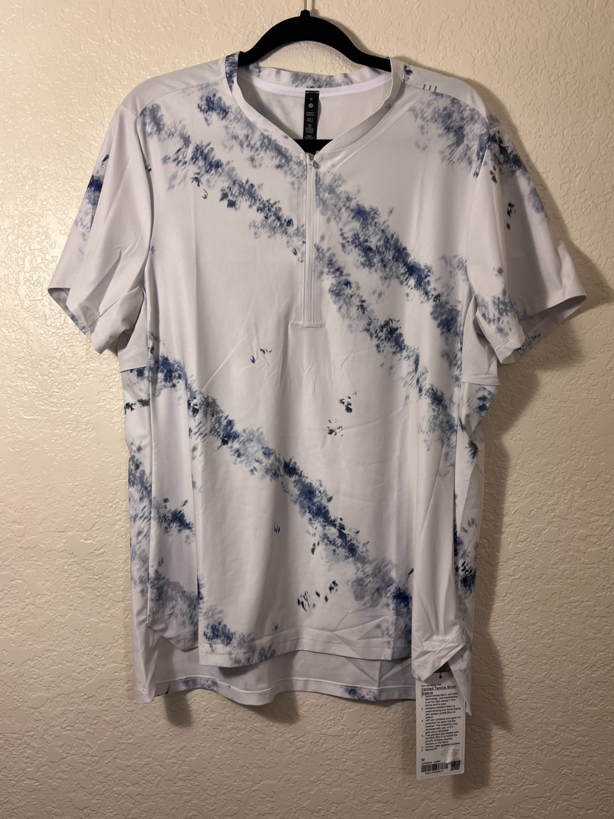 Men's Lululemon Vented Tennis Short Sleeve Shirt, size Medium gallery