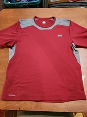 Nike Training Men’s LARGE S/S Maroon/Gray Activewear Shirt EUC. SB19