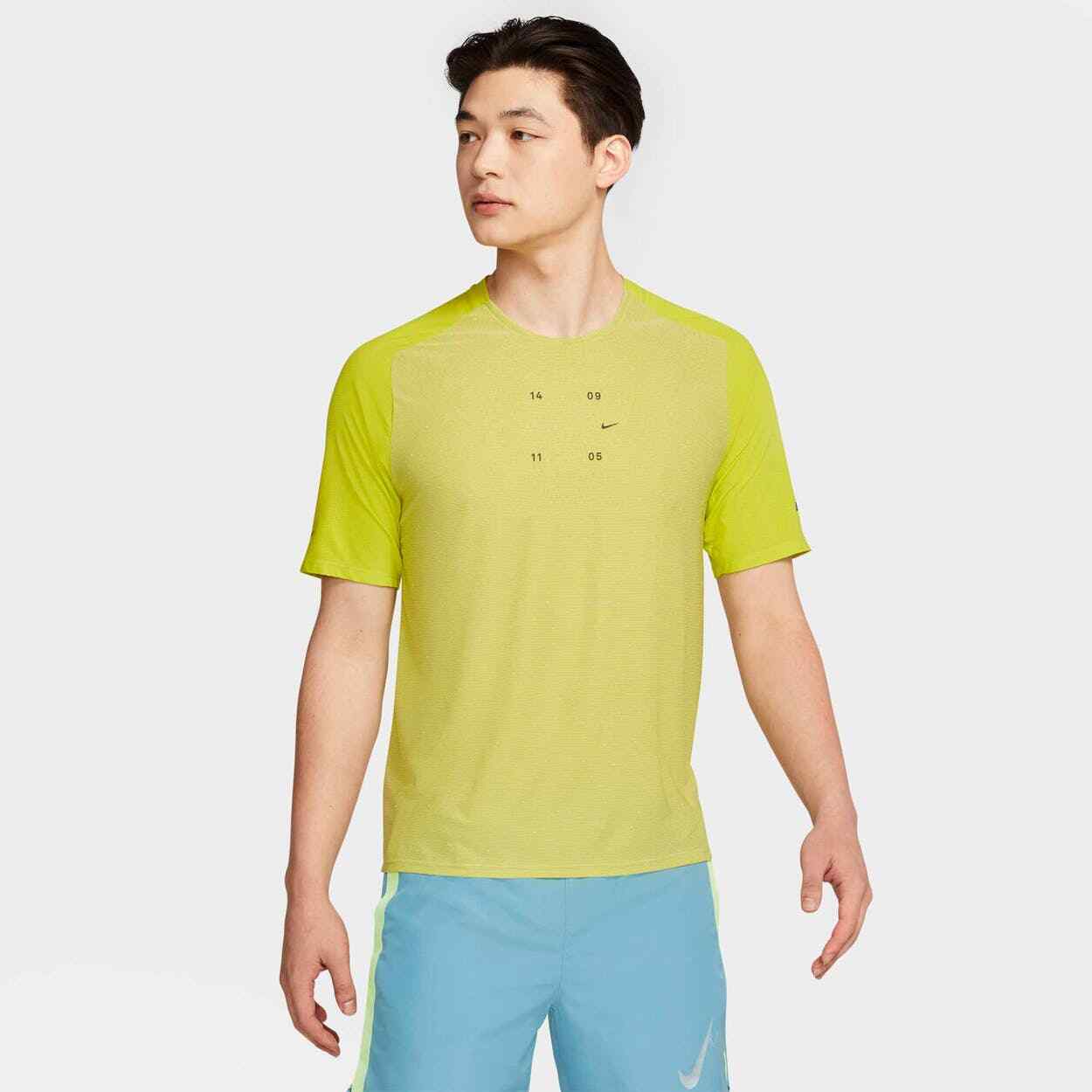 NIKE TECH PACK MEN SIZE M RUNNING SHORT SLEEVE TOP BRIGHT CACTUS CJ5731-308 gallery