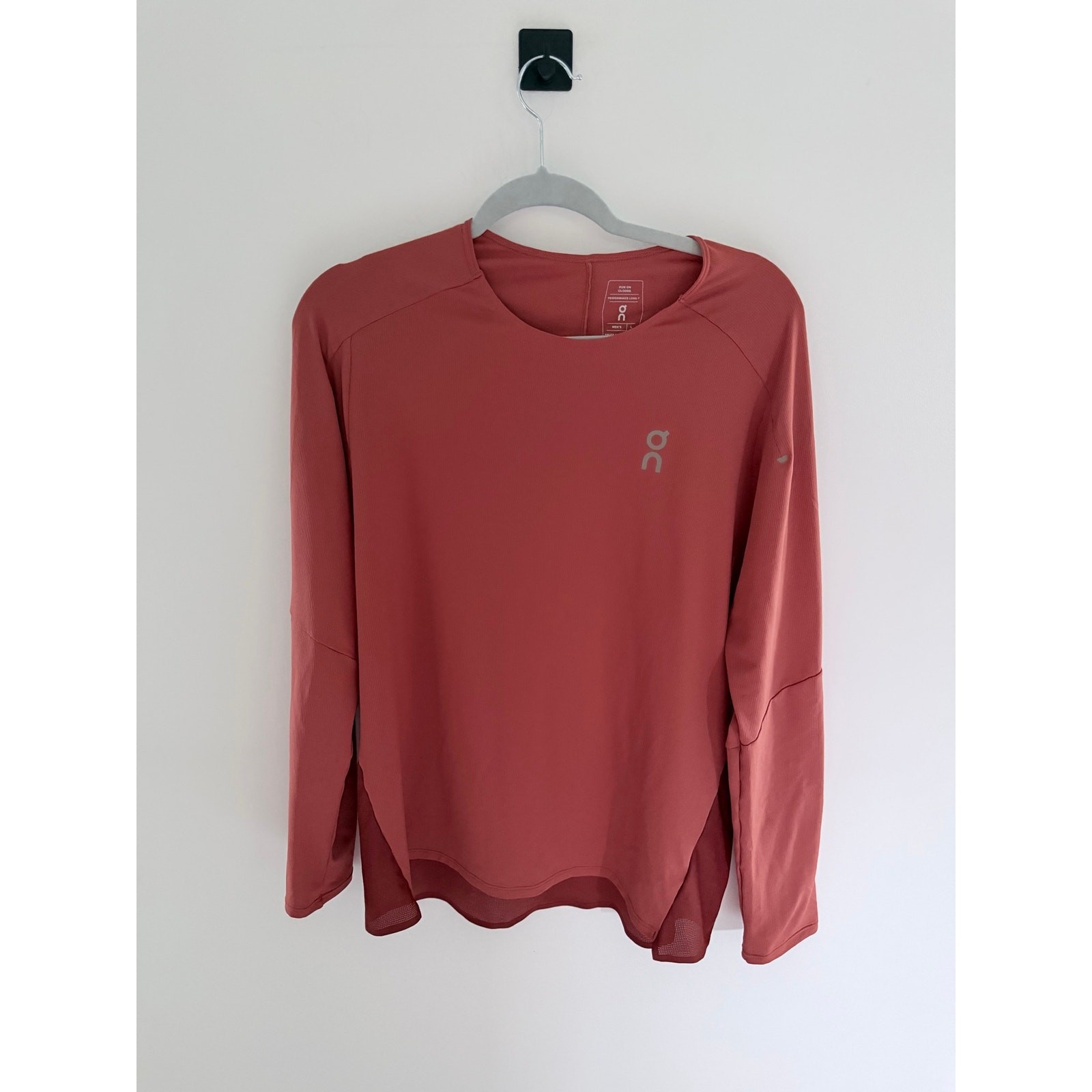On Cloud Men's Performance Long Sleeve Auburn / Ruby-Size L gallery