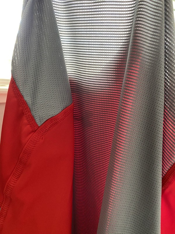 Men's Pre-Owned Under Armour Red and Gray Shirt Size Small gallery
