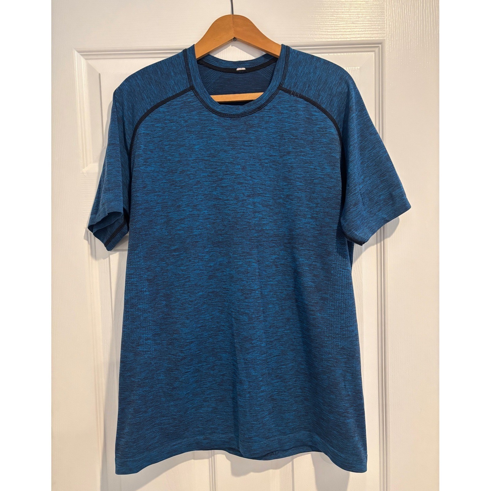 Lululemon Men's Metal Vent Tech Blue Black Heathered Short Sleeve Shirt Size M gallery