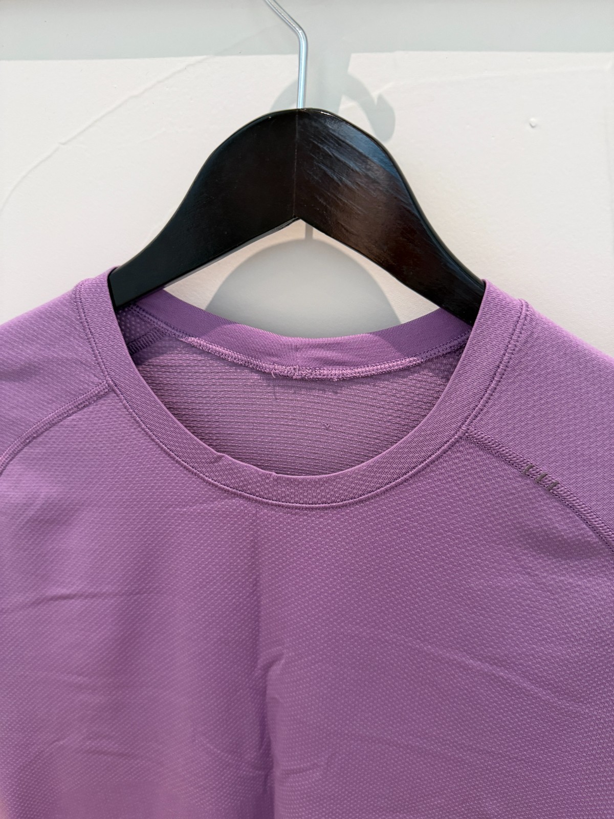 Lululemon Metal Vent Tech Short Sleeve Shirt (Purple - Size Medium) gallery