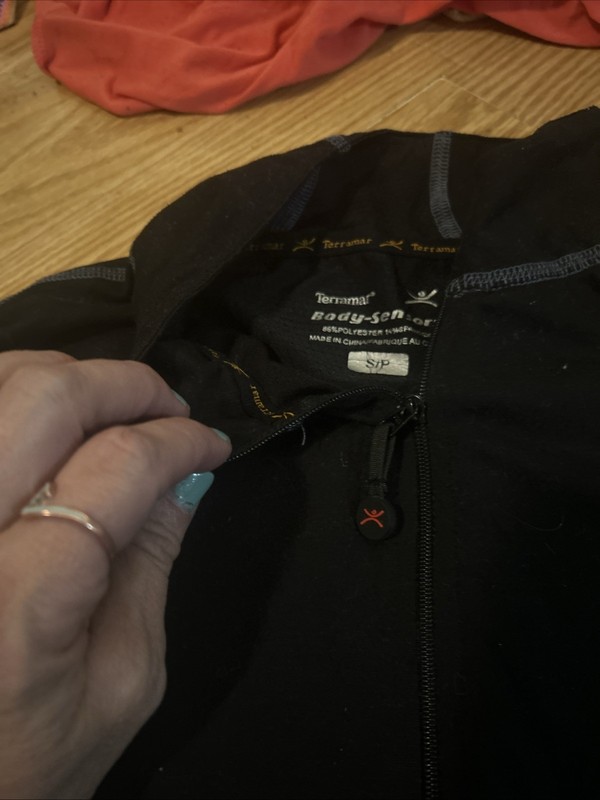 Terramar Body Sensors Size Small Men’s Black Long Sleeve Shirt W/ Thumbholes Sm gallery