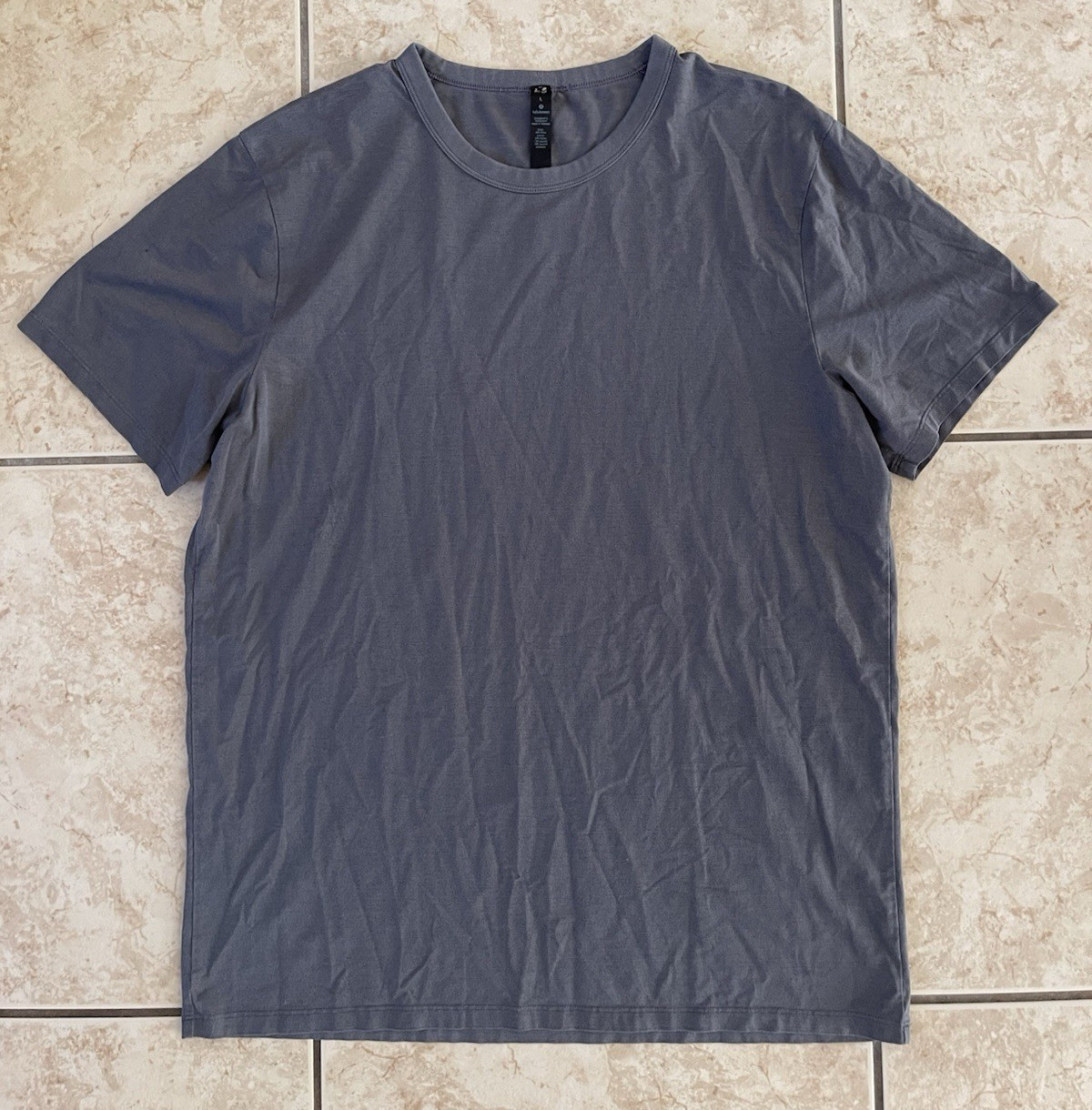 Lululemon Men’s Short Sleeve Gray Large Classic Work Event Sports Travel T-Shirt gallery