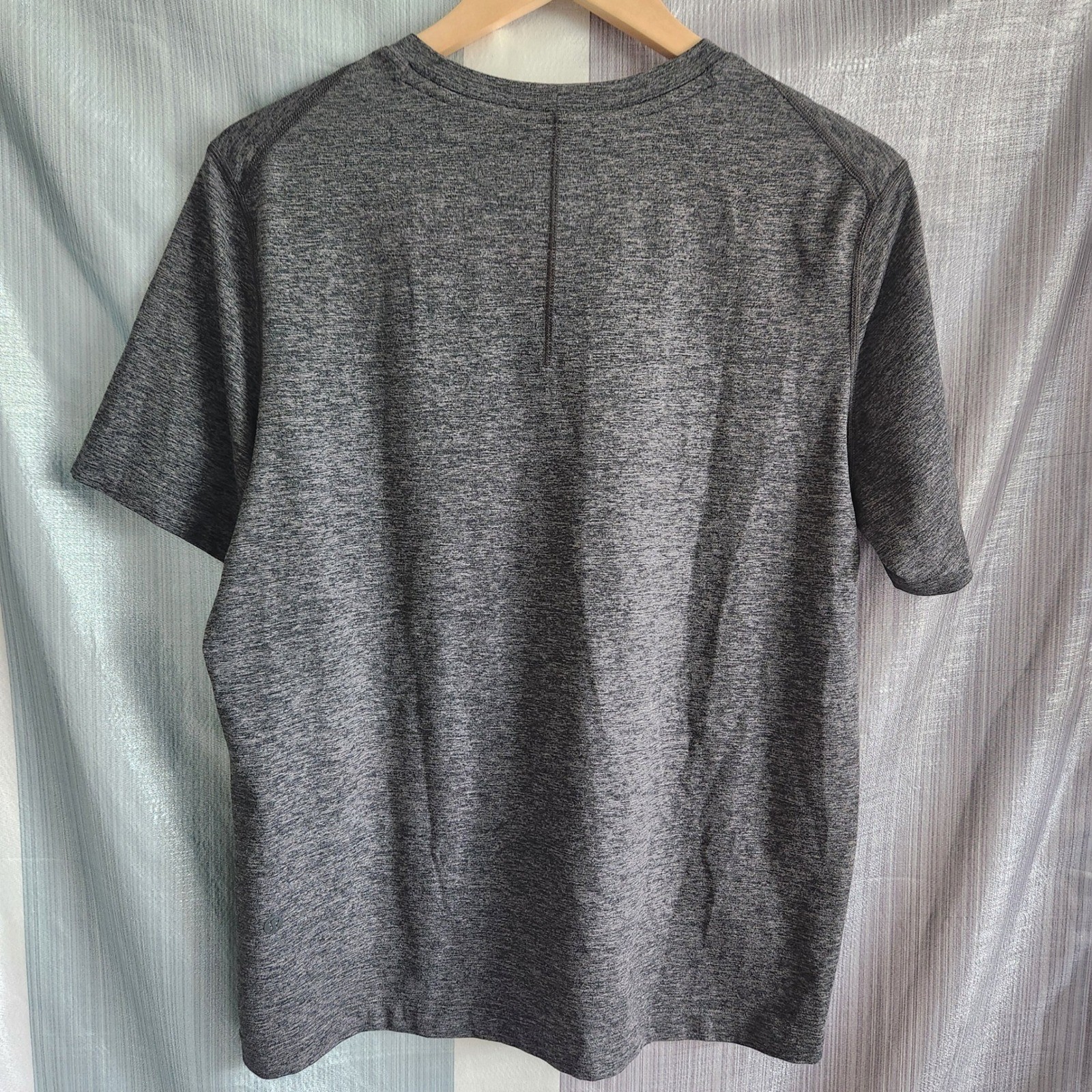 Lululemon Mens Metal Vent Tech Short Sleeve Shirt Charcoal Grey Heather Size M gallery