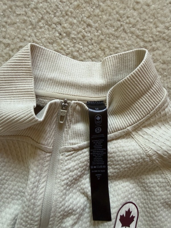 Lululemon Team Canada Olympic Engineered Warmth 1/4 Zip Size Medium gallery