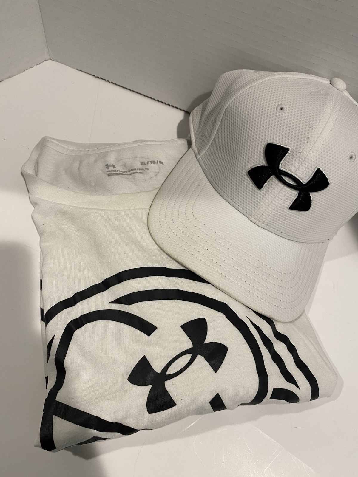 Under Armour extra large/XXL/UA pro fit hat and loose fit XL T-shirt Set White gallery