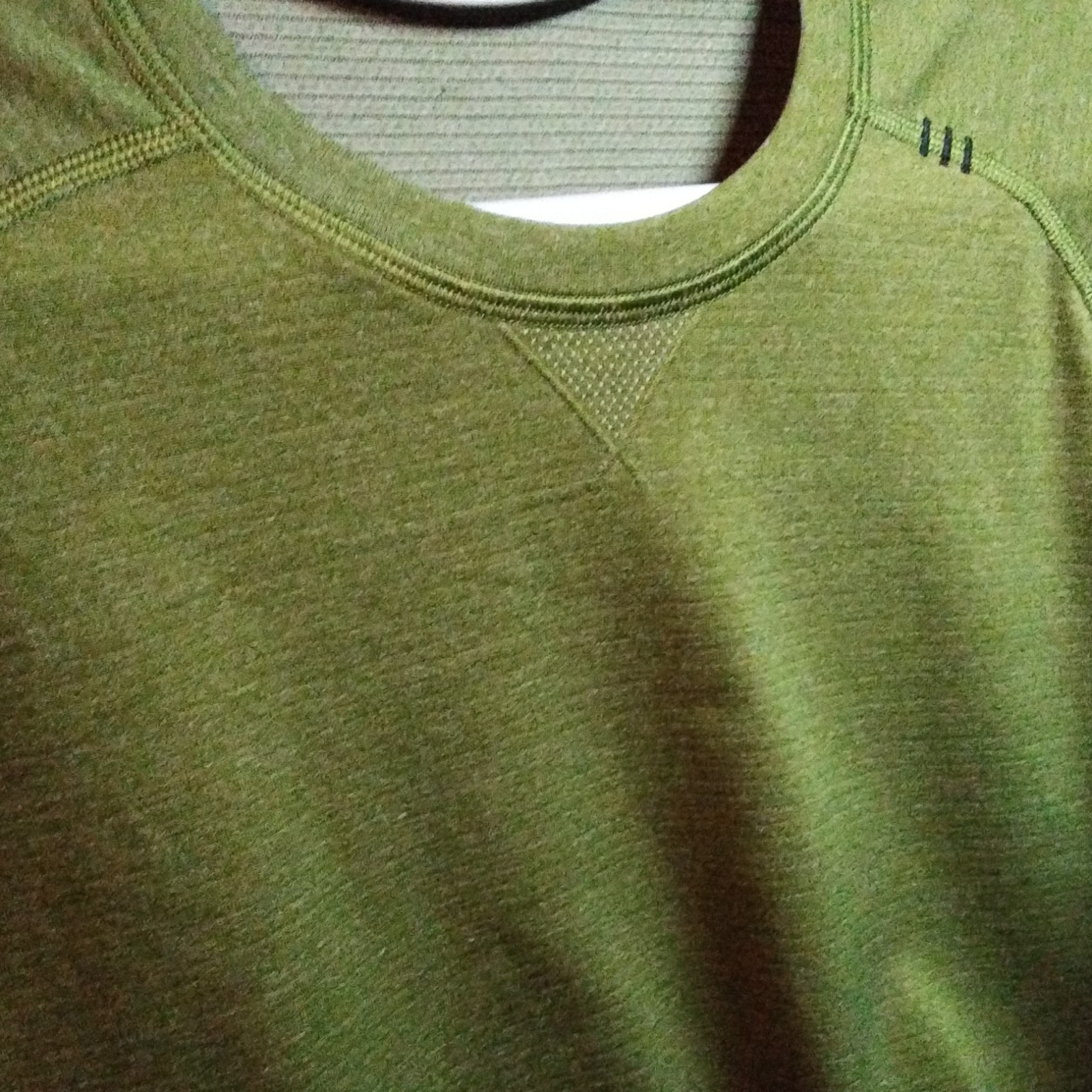 Lululemon Men’s L Green Crew Neck Athletic T-Shirt Stretch Breathable Logo gallery