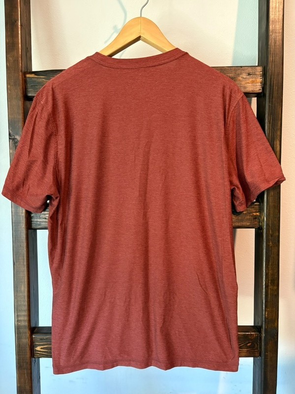 Vuori Strato Tech Tee Men's Medium Redwood Heather Short Sleeve Performance gallery