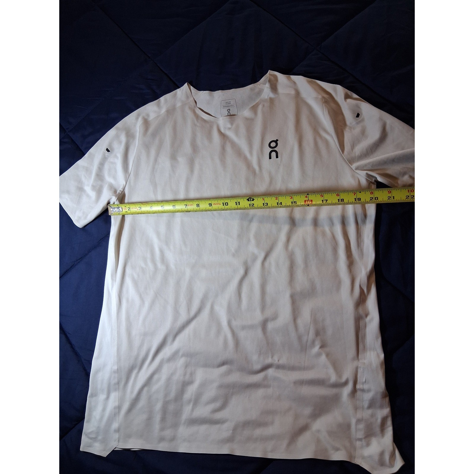 On Running Performance-T Men Medium White Short Sleeve Activewear Training Shirt gallery