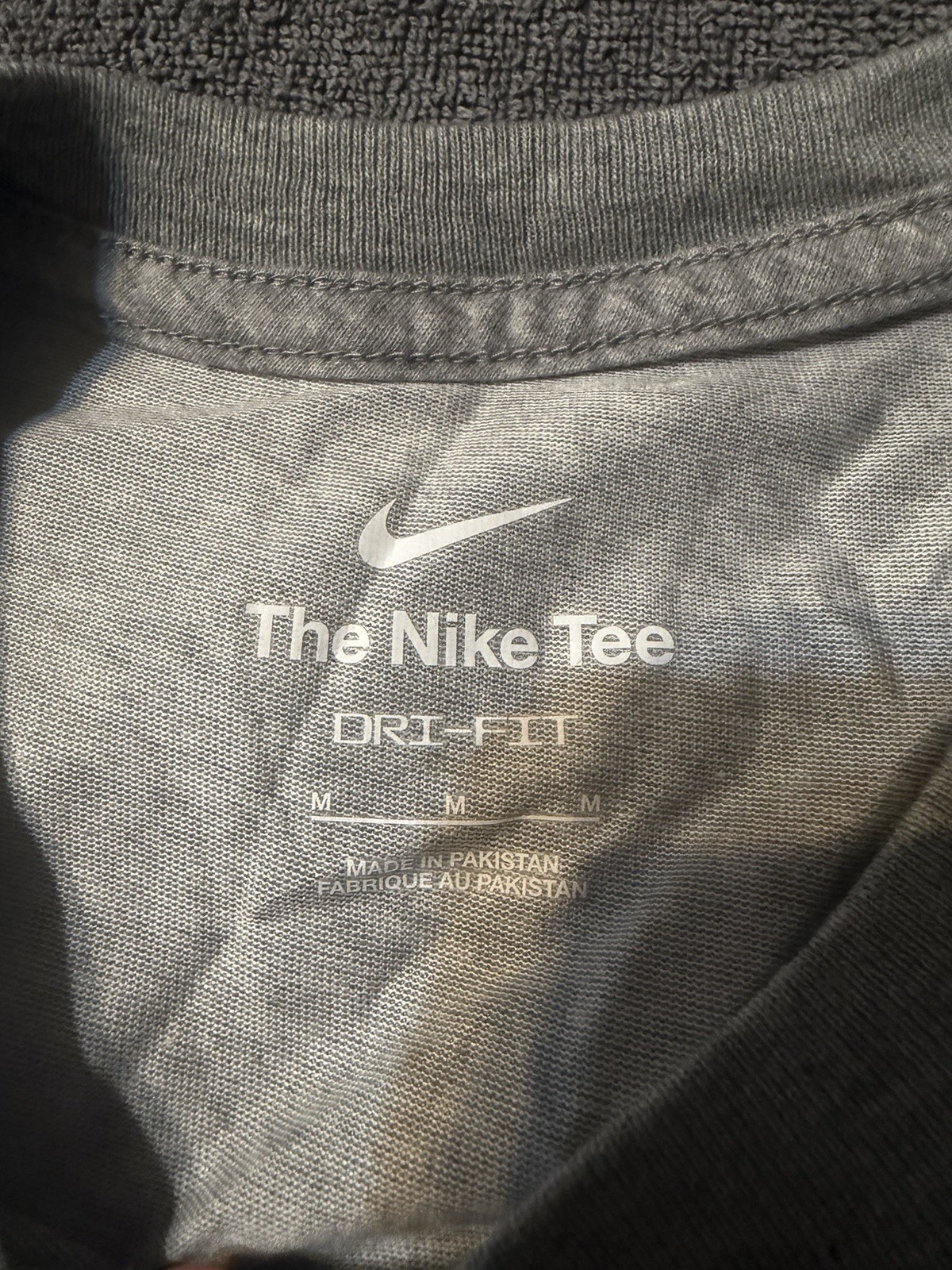 Nike Kobe Tee Dri-FIT Men’s M Gray Crew Neck Short Sleeve T-Shirt HV5150-063 gallery