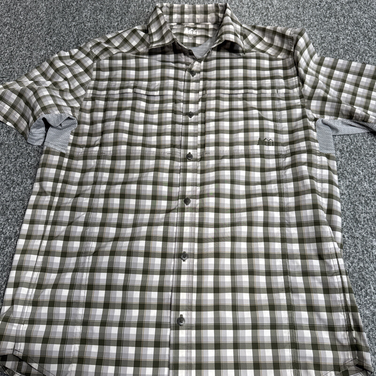 REI Mens MEDIUM T Shirt outdoor Button Up Vented Green Plaid Tee Multi Pocket gallery