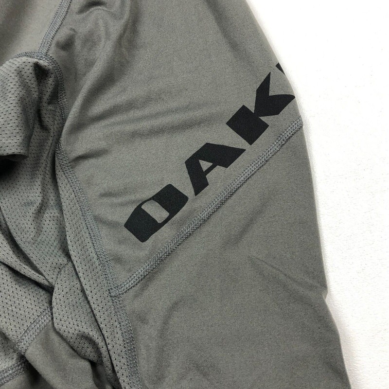 Oakley 1/4 Zip Gray Pullover Lightweight Work Out Running Size Small S B2 gallery