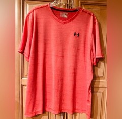 Under Armour HeatGear Men’s 2XL Big & Tall Red Poly V-Neck SS Loose Logo Tee