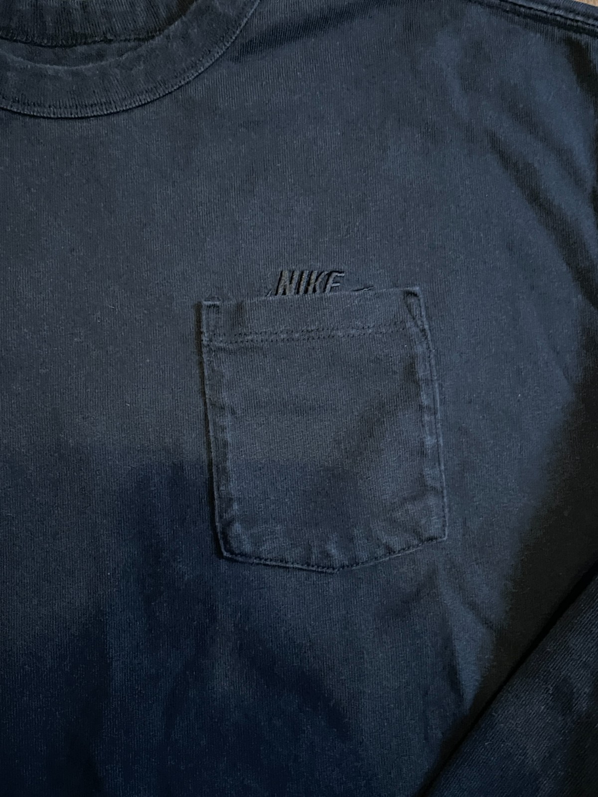Nike Sportswear Premium Essentials Long-Sleeve Shirt Size Small Pocket All Black gallery